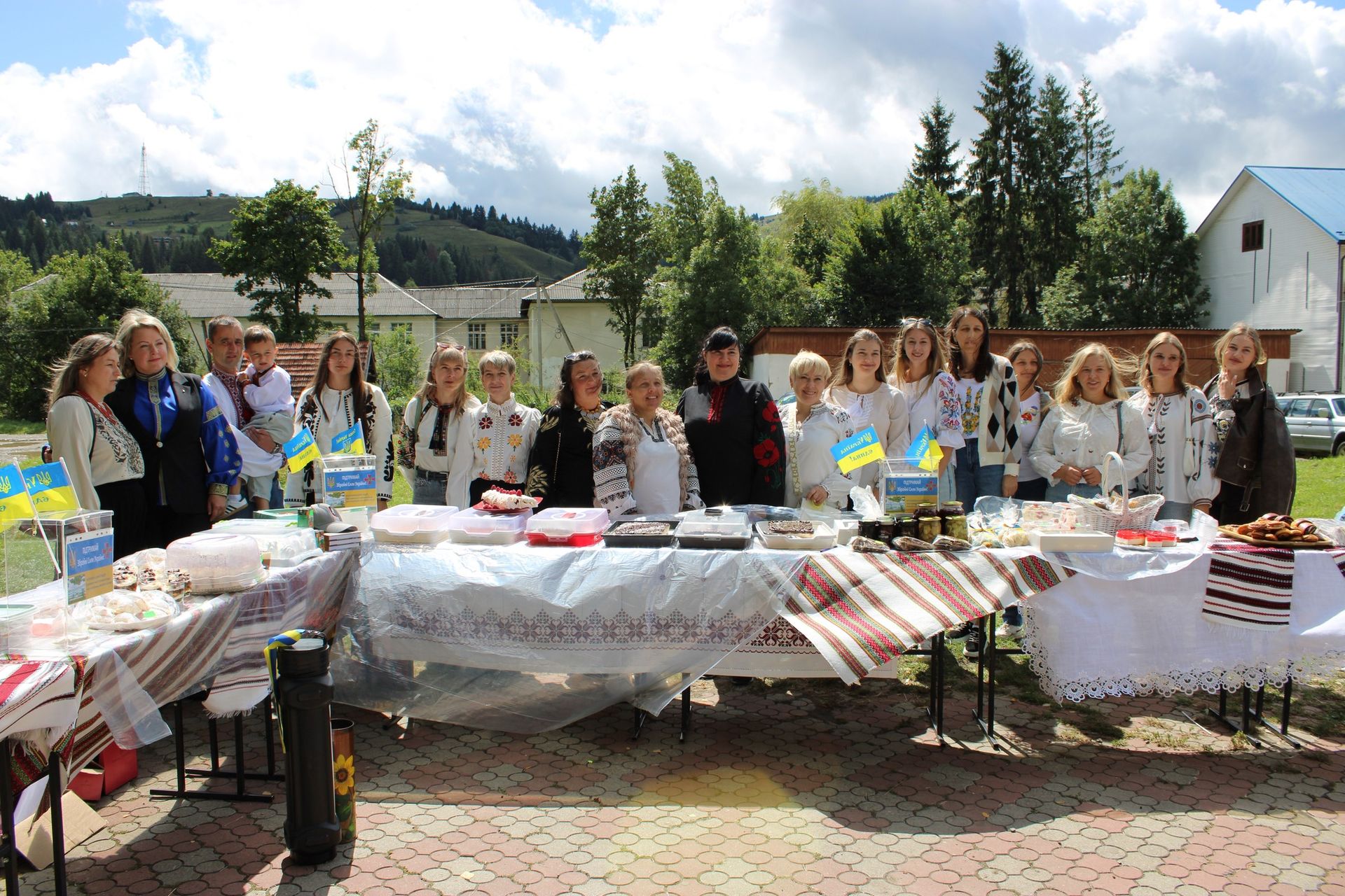 У Верховині зібрали понад 165 тис грн на підтримку ЗСУ 10