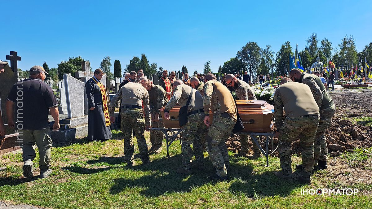 У Коломиї попрощались із загиблим капітаном поліції Ігорем Мартинюком 37