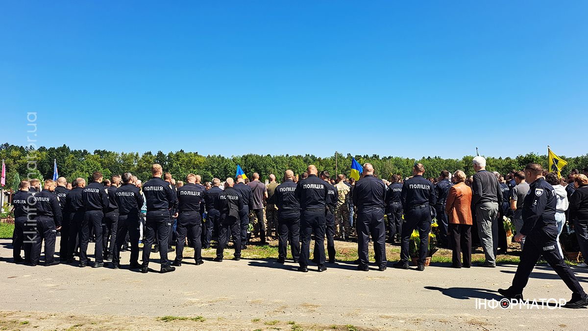У Коломиї попрощались із загиблим капітаном поліції Ігорем Мартинюком 38
