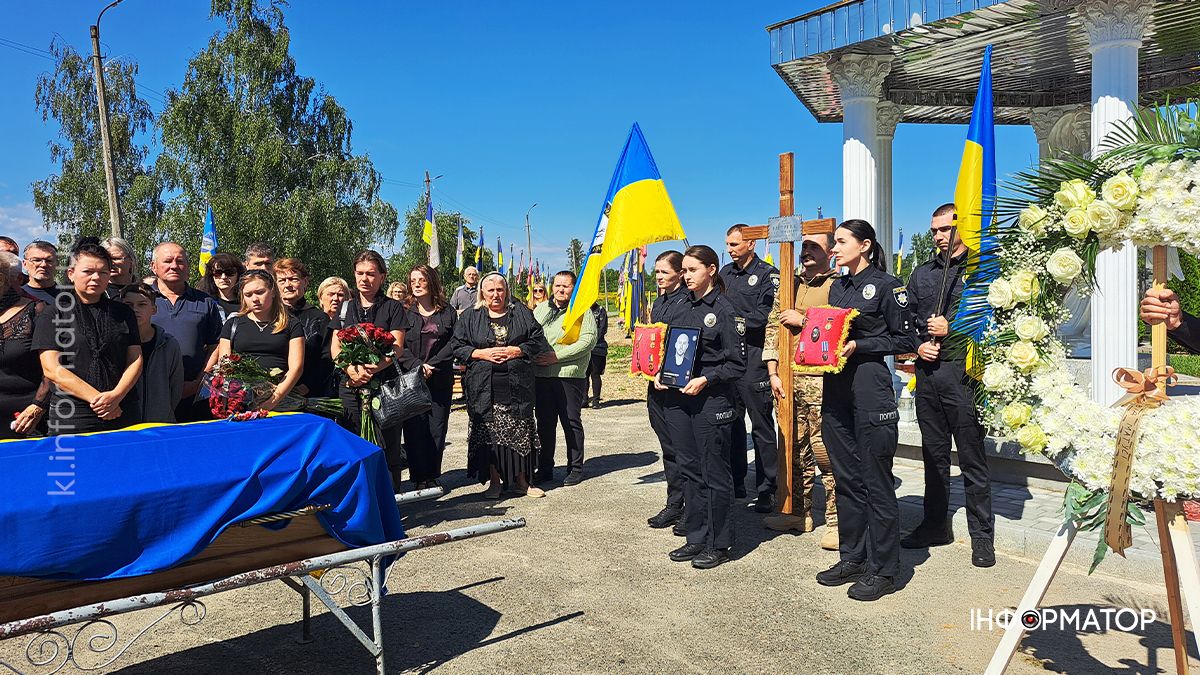 У Коломиї попрощались із загиблим капітаном поліції Ігорем Мартинюком 40
