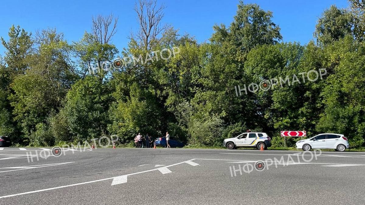 ДТП біля Коломиї: авто опинилися в кюветі