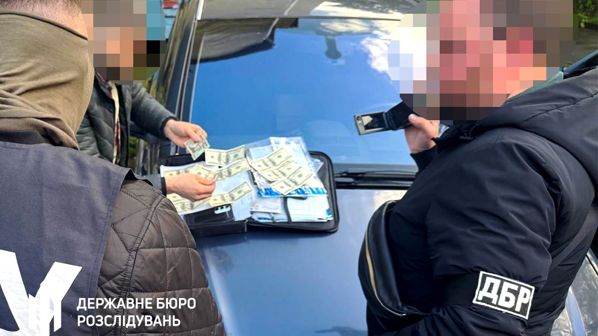 Посадовець одного з правоохоронних органів Прикарпаття продавав дані з закритих реєстрів