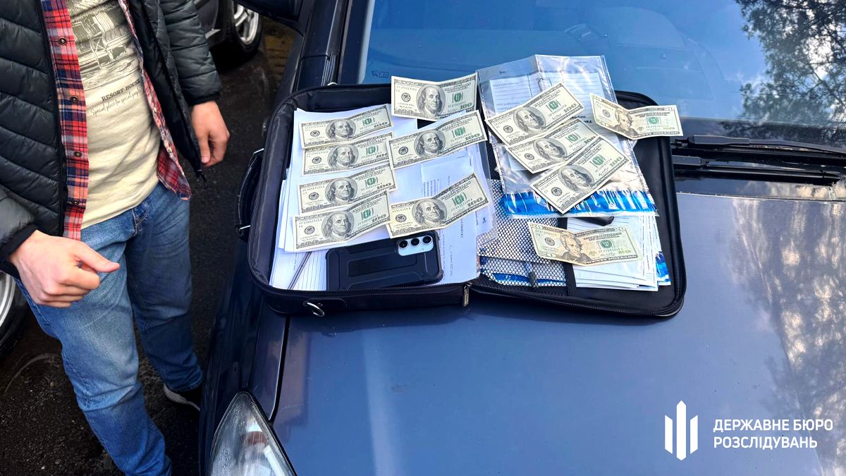 Посадовець одного з правоохоронних органів Прикарпаття продавав дані з закритих реєстрів 1