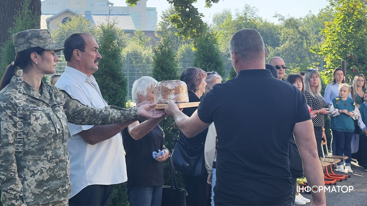 Меморіальну дошку воїну Петру Івановичу відкрили у Коломиї 5