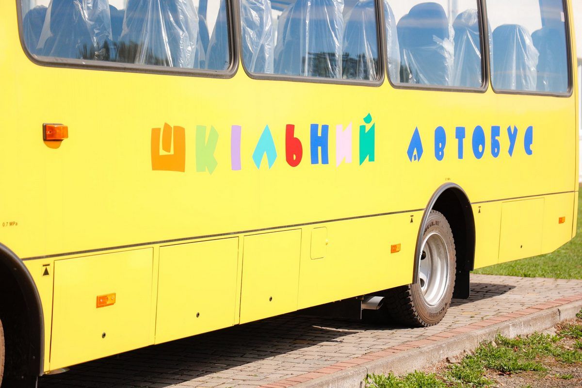 Для школярів в Лісній Слобідці передали новий автобус 4