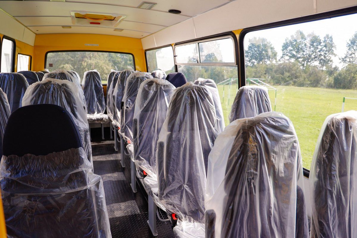 Для школярів в Лісній Слобідці передали новий автобус 2