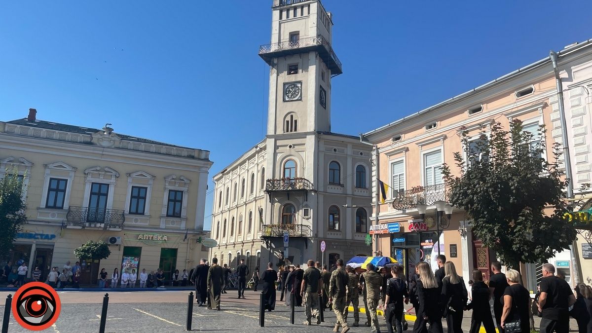У Коломиї відбулося прощання із загиблим Героєм Ігорем Тодорівим 15
