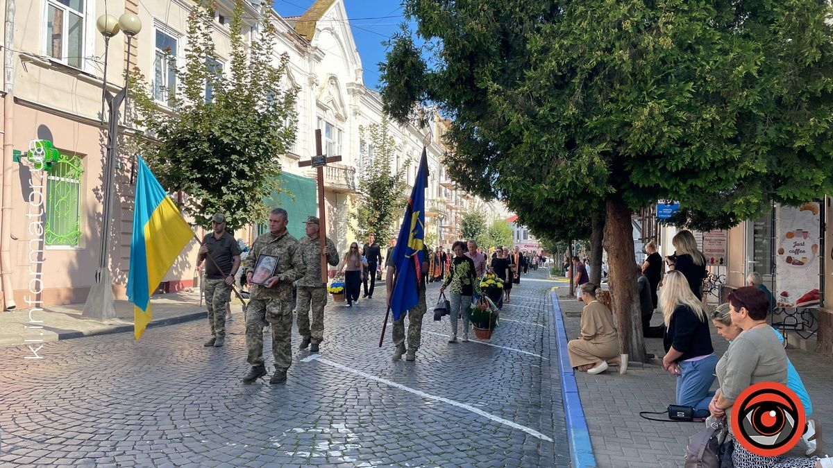 У Коломиї відбулося прощання із загиблим Героєм Ігорем Тодорівим 12