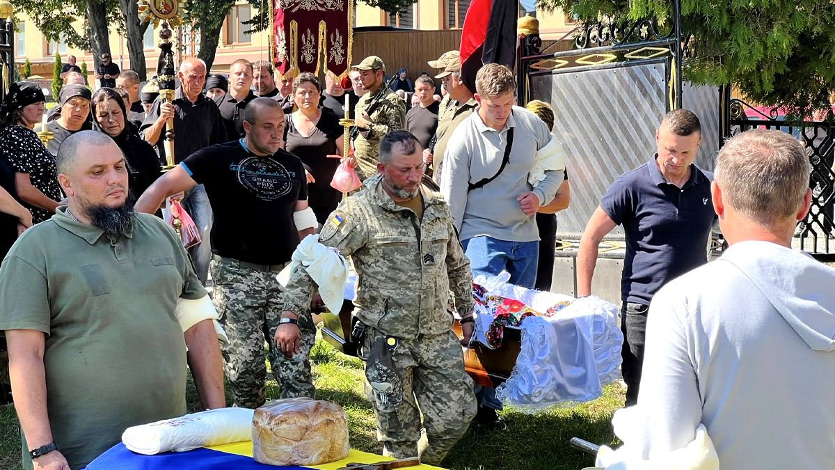 На Городенківщині в останню провели захисника Михайла Ткачука 7