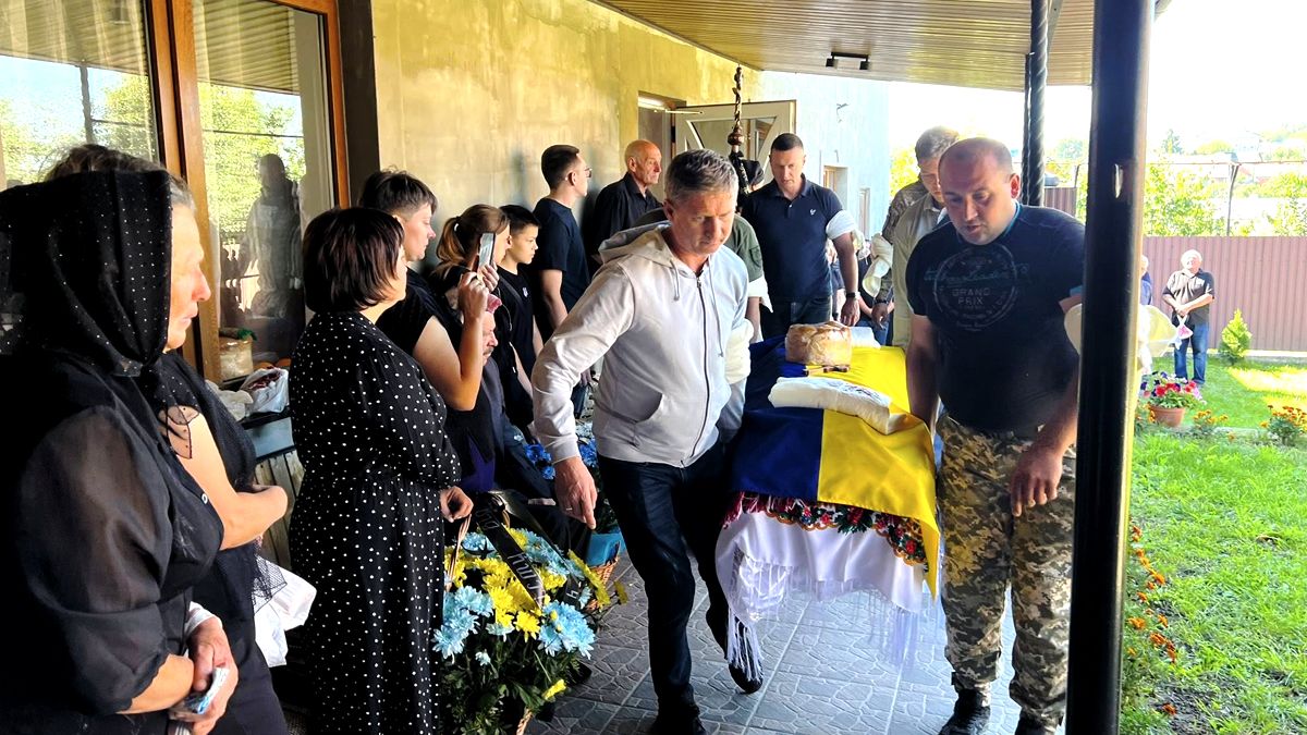 На Городенківщині в останню провели захисника Михайла Ткачука 1