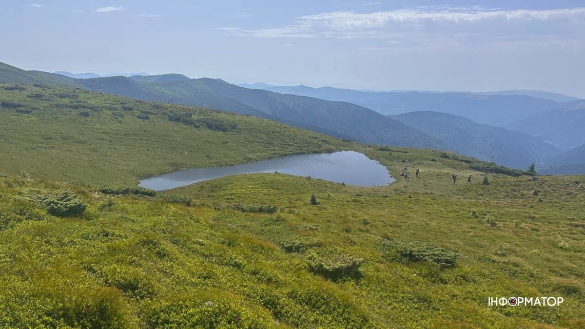 Озеро Борша на схилі гори Петрос