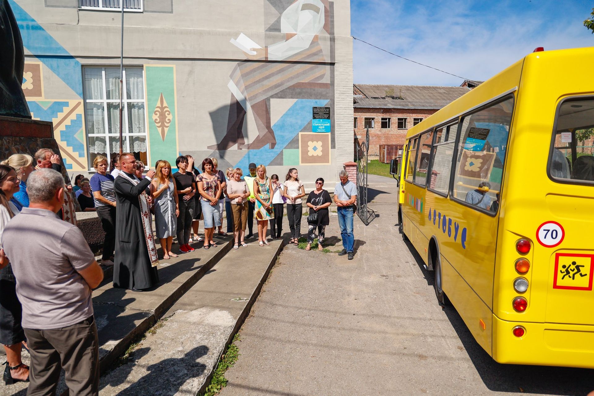На Косівщині дві навчальні заклади отримали шкільні автобуси 1
