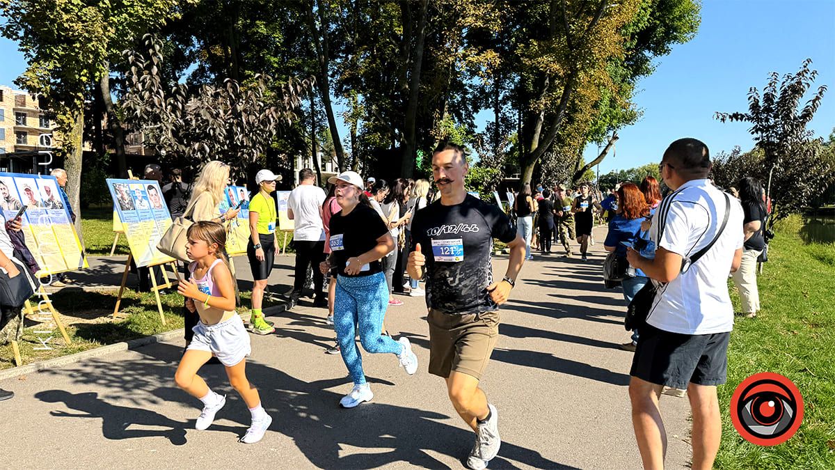 Коломияни взяли участь в забігу «Шаную воїнів, біжу за Героїв України» 8