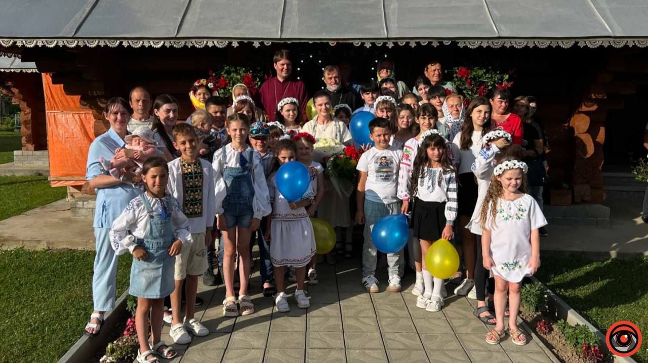 «Діти співають для Бога та України»: як дитячий церковний хор Смодній допомогає ЗСУ 2