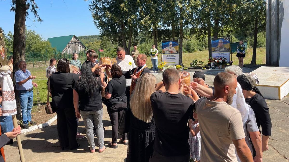 Пам'ятні дошки чотирьом загиблим воїнам відкрили в П'ядицькій громаді 2