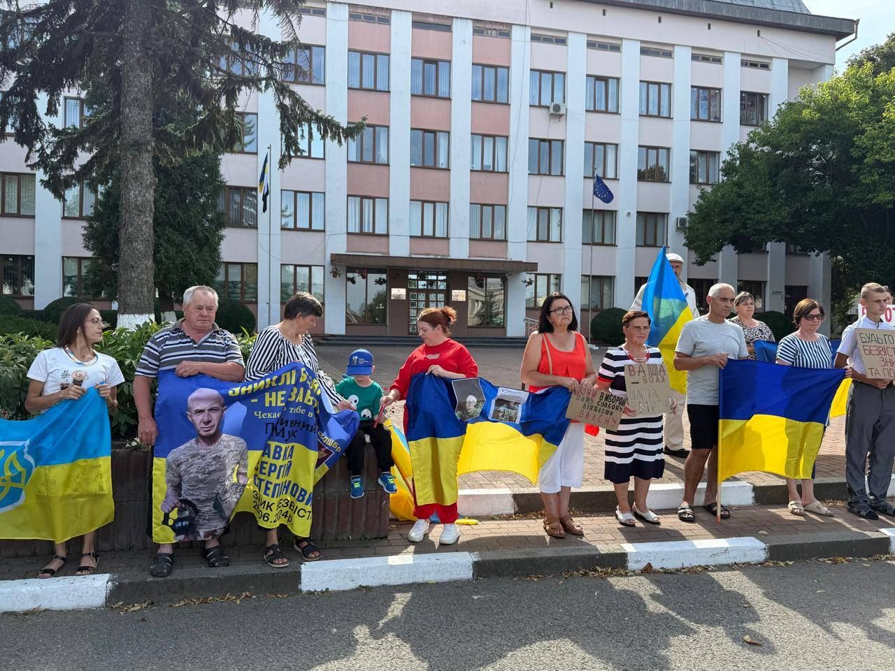 На Коломийщині відбувся автопробіг на підтримку військовополонених та безвісти зниклих 9