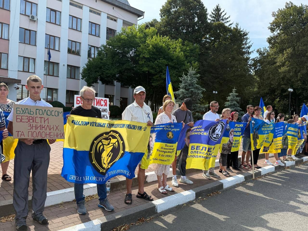 На Коломийщині відбувся автопробіг на підтримку військовополонених та безвісти зниклих 10