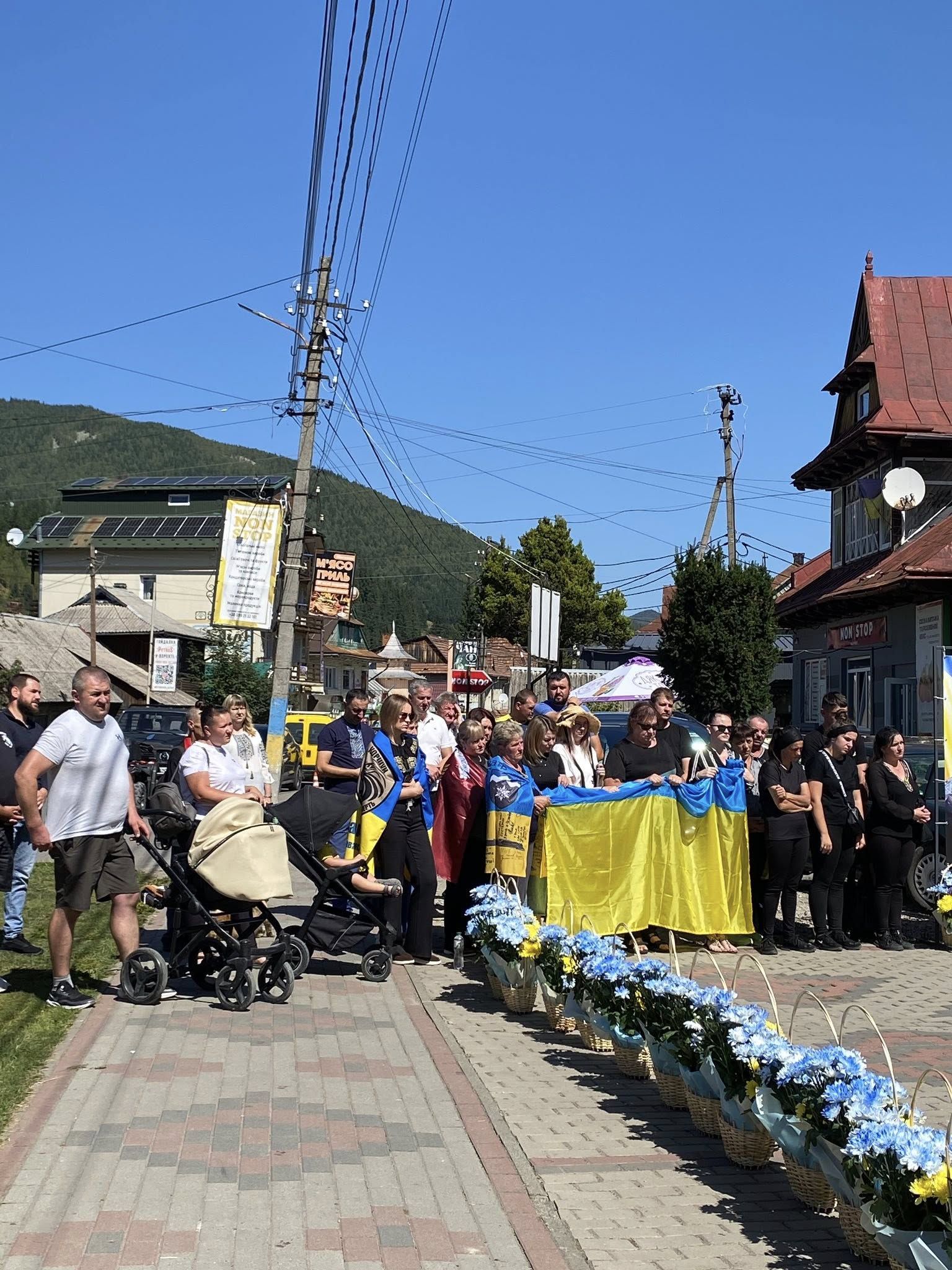 У Ворохтянській громаді освятили меморіали полеглим Героям 5
