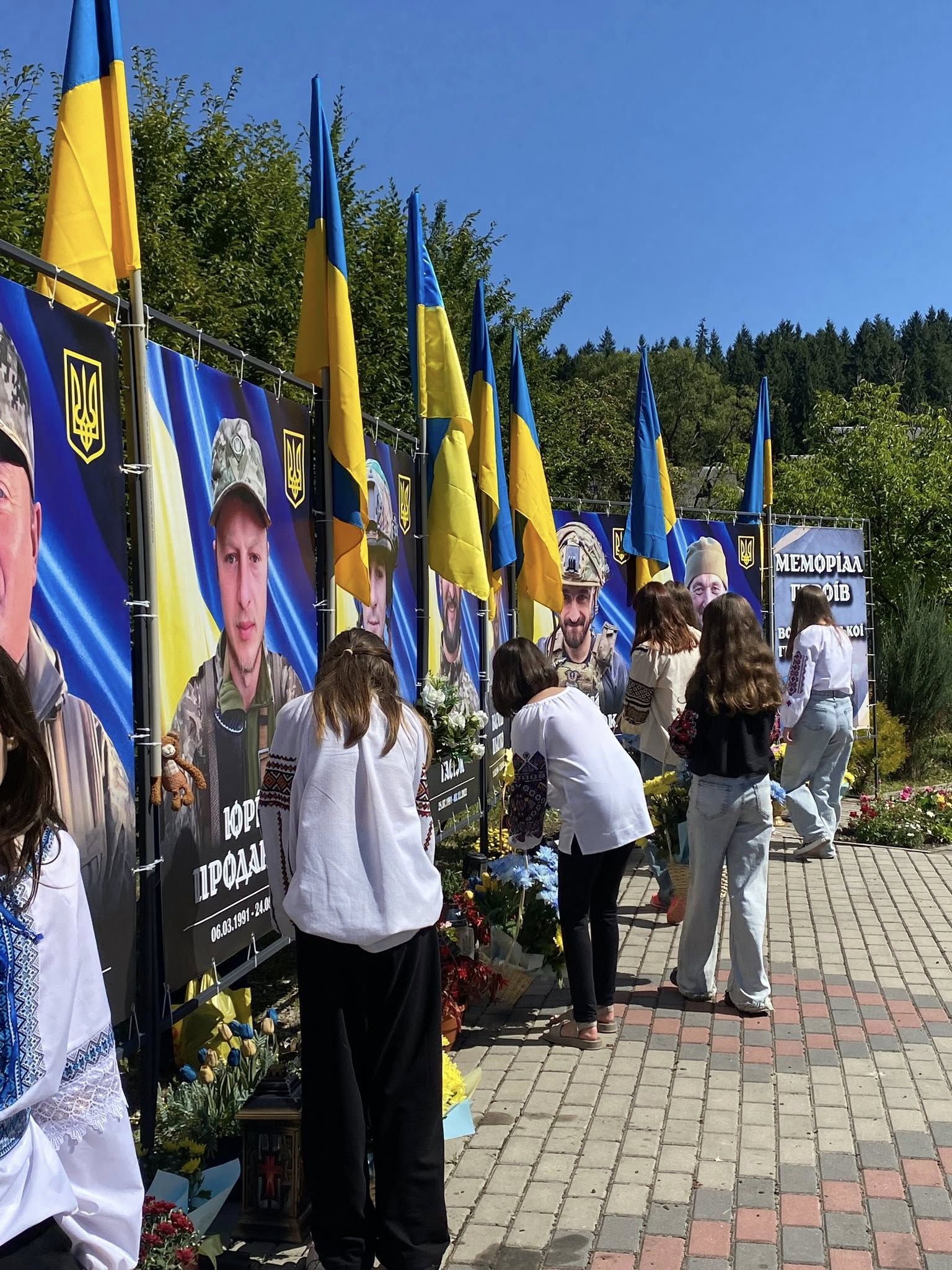 У Ворохтянській громаді освятили меморіали полеглим Героям 7