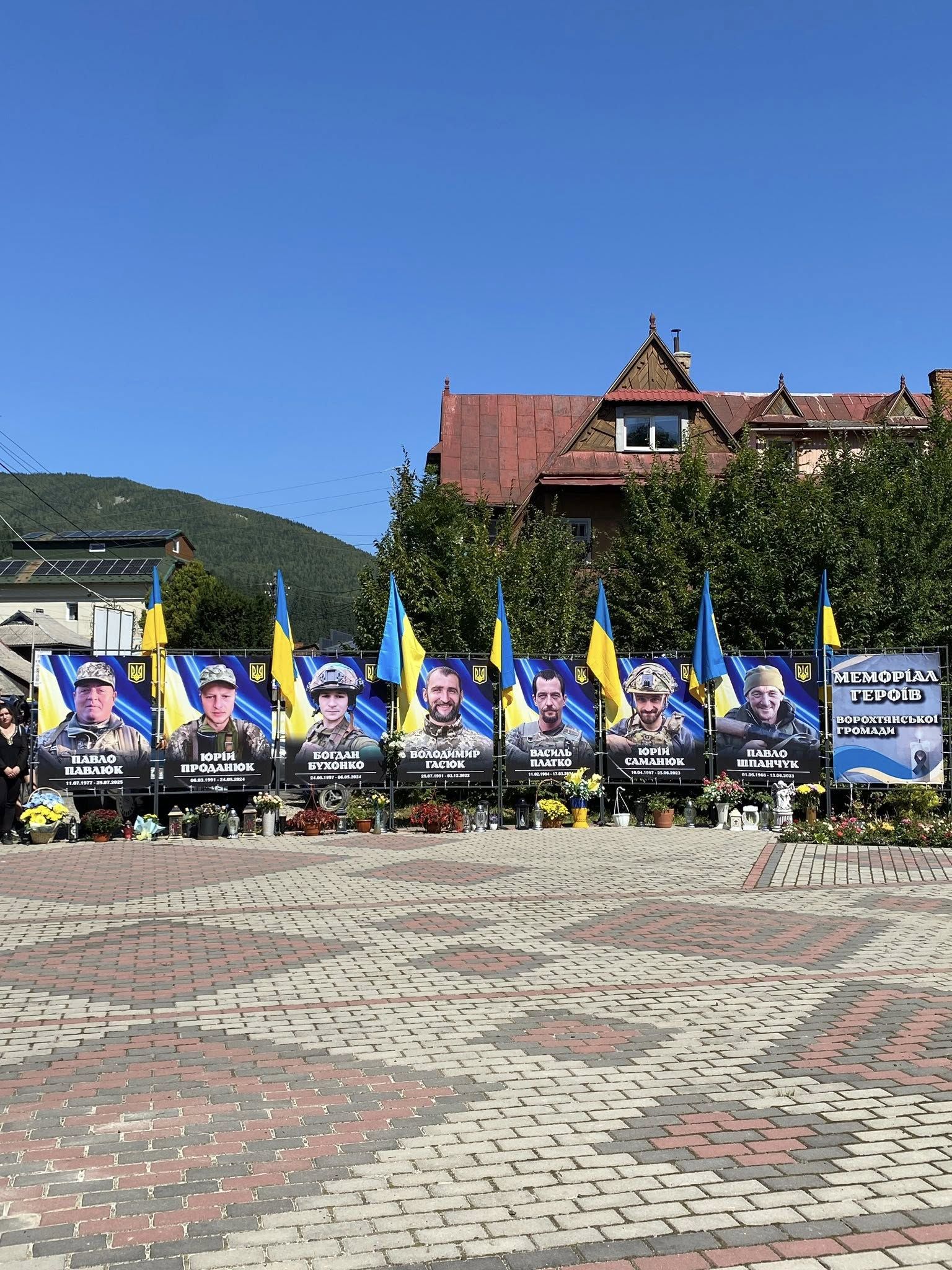У Ворохтянській громаді освятили меморіали полеглим Героям 8