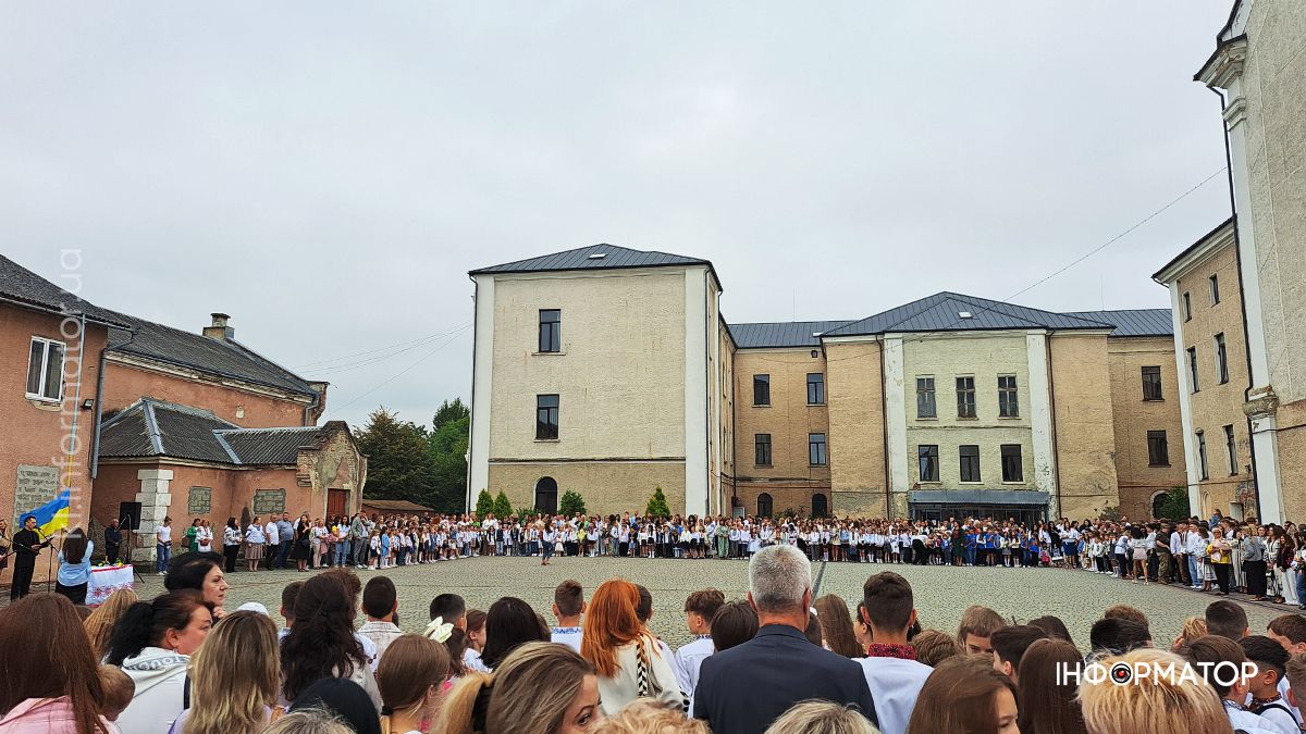 У ліцеях Коломиї пролунав перший дзвоник: фоторепортаж 2