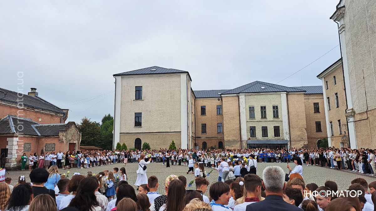 У ліцеях Коломиї пролунав перший дзвоник: фоторепортаж 1