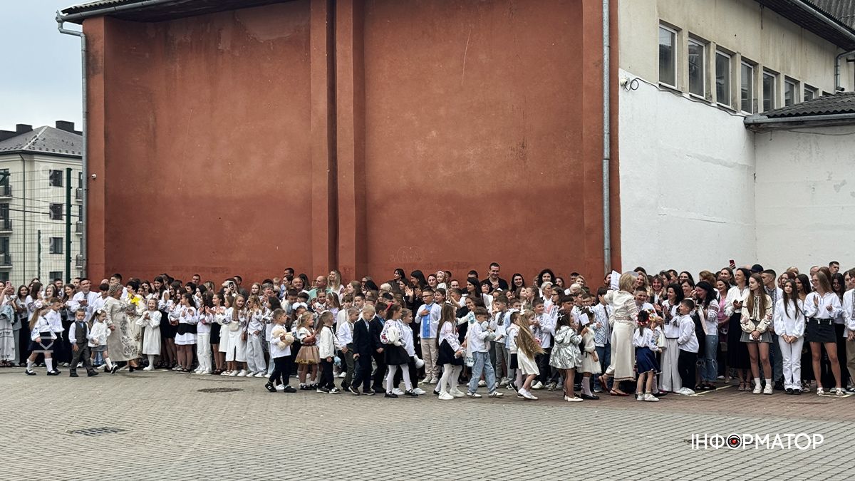 У ліцеях Коломиї пролунав перший дзвоник: фоторепортаж 11