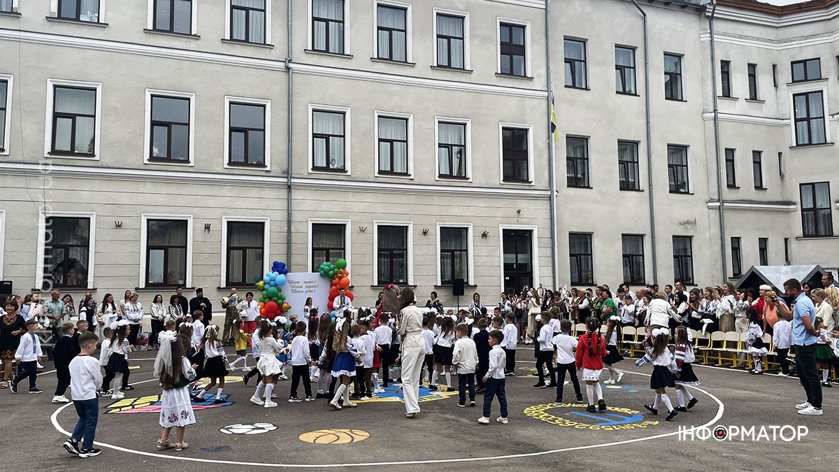 У ліцеях Коломиї пролунав перший дзвоник: фоторепортаж 17