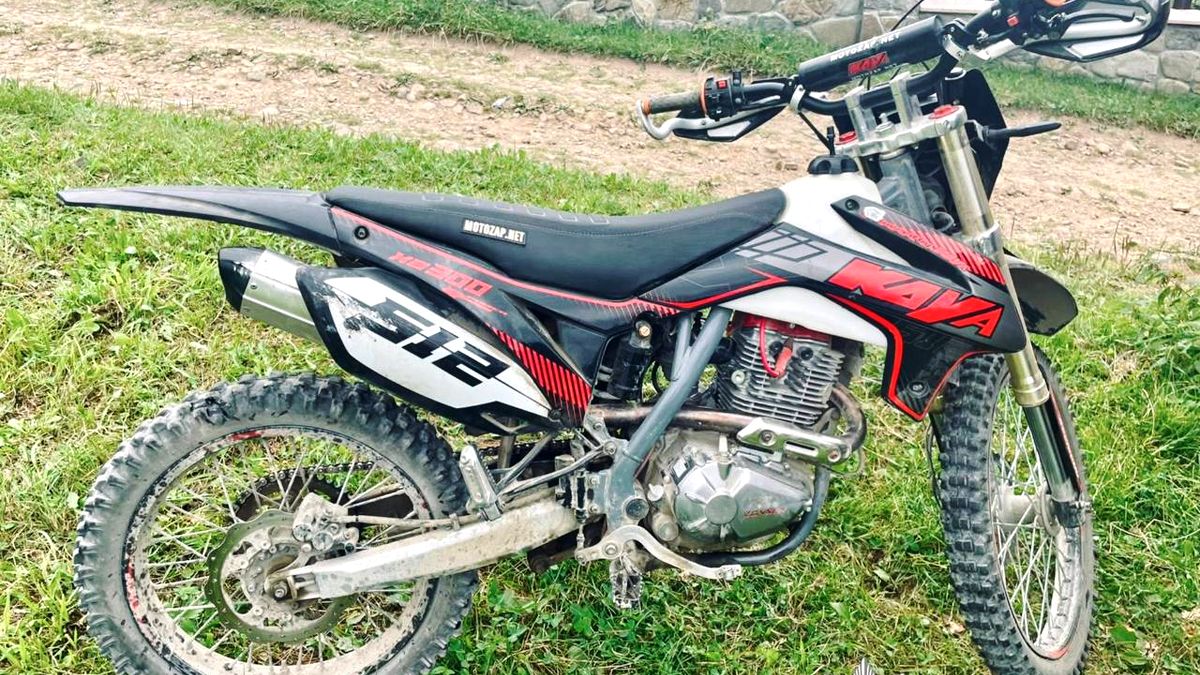 На Надвірнянщині п'яний водій мотоцикла не впорався з керуванням: травмувалися двоє людей 1