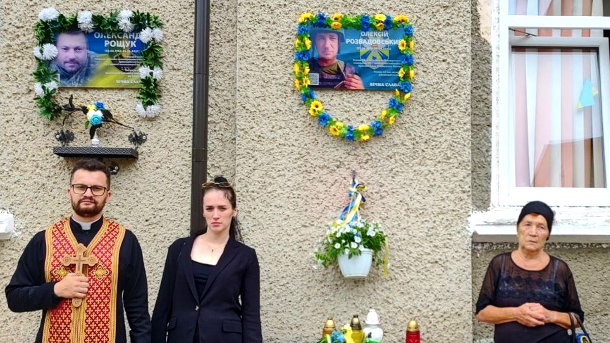Меморіальною дошкою в Коломиї вшанували пам'ять воїна Олексія Розвадовського 1