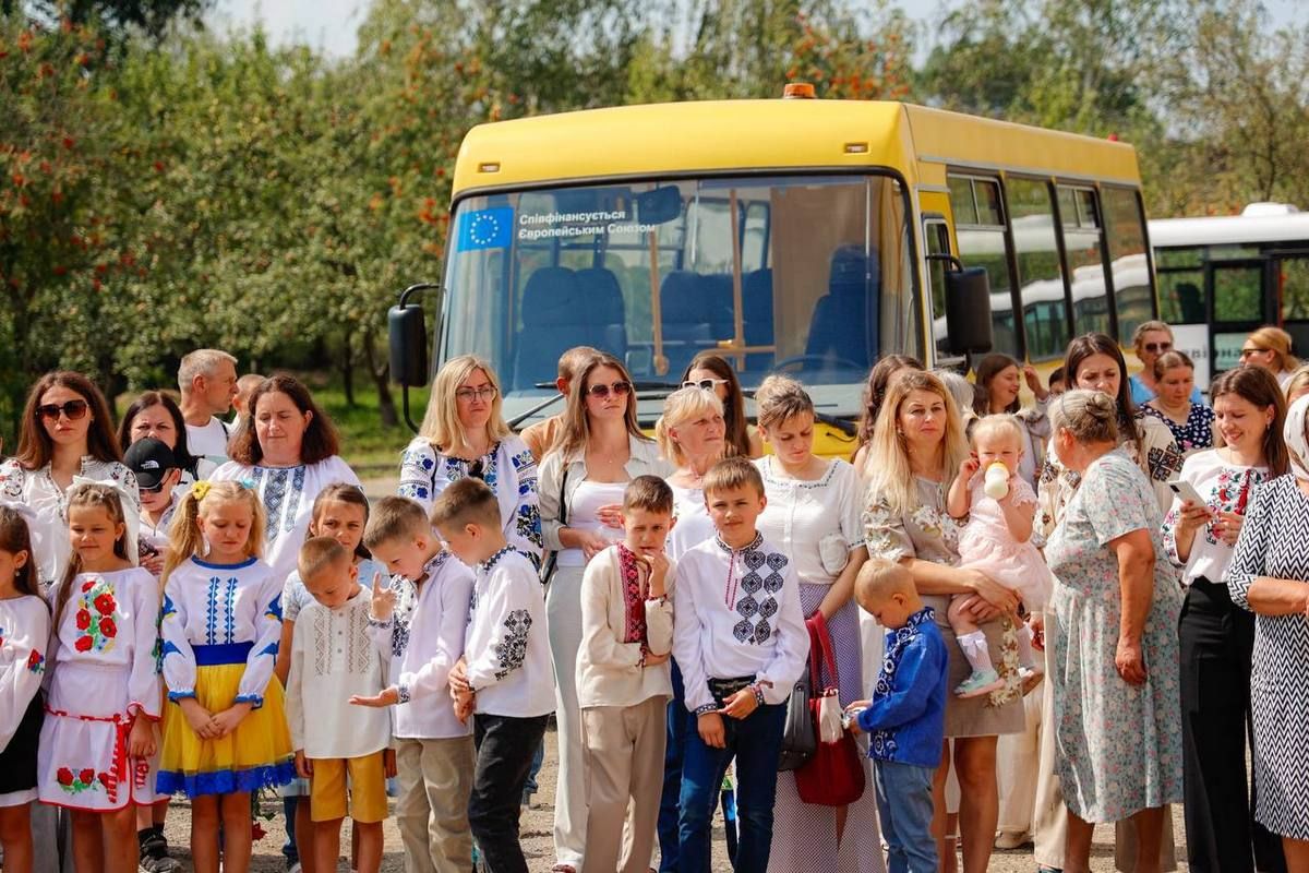 Ліцей на Надвірнянщині отримав новий спеціалізований шкільний автобус 4