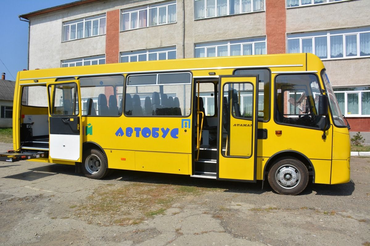 Ліцей на Надвірнянщині отримав новий спеціалізований шкільний автобус 2