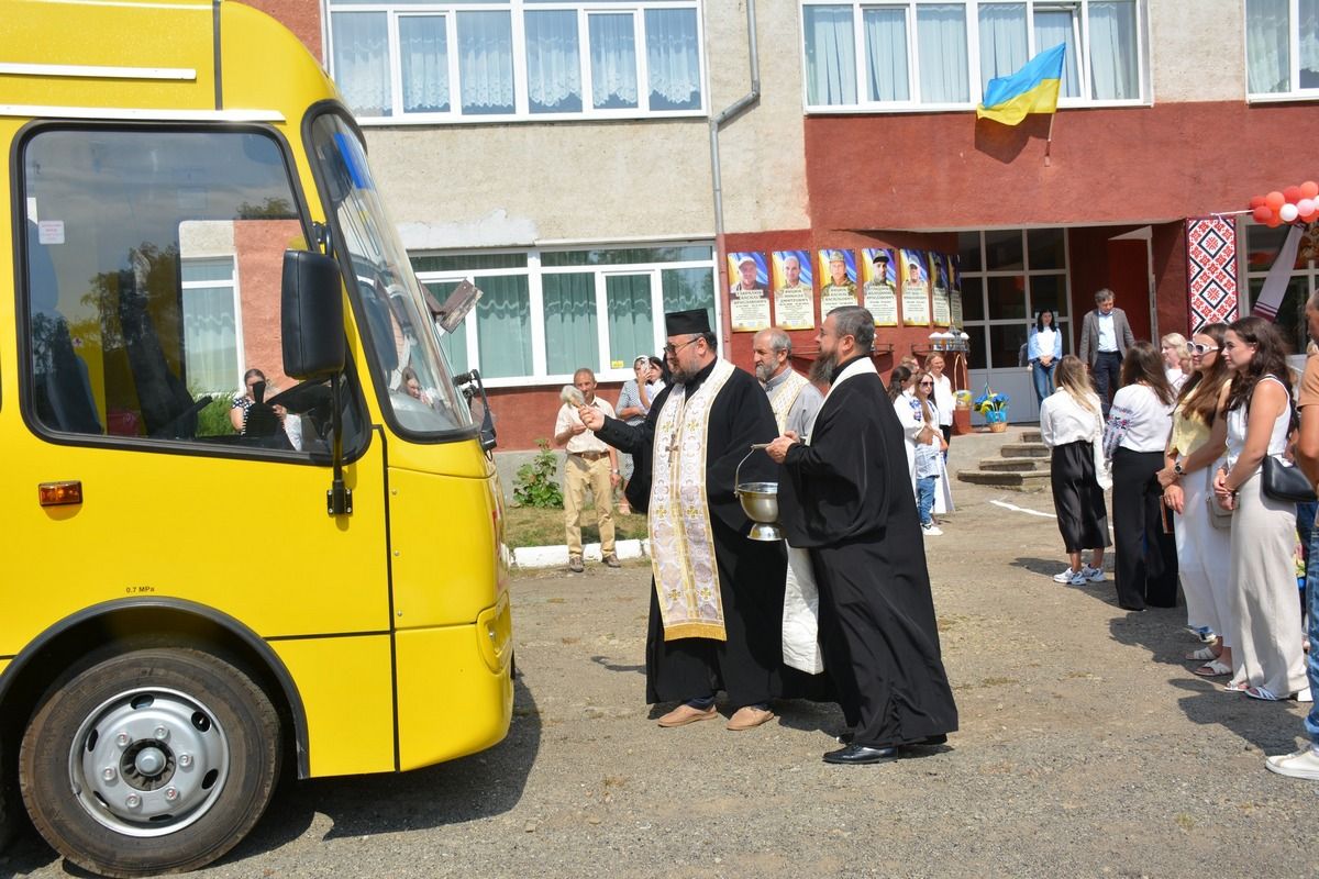 Ліцей на Надвірнянщині отримав новий спеціалізований шкільний автобус 1