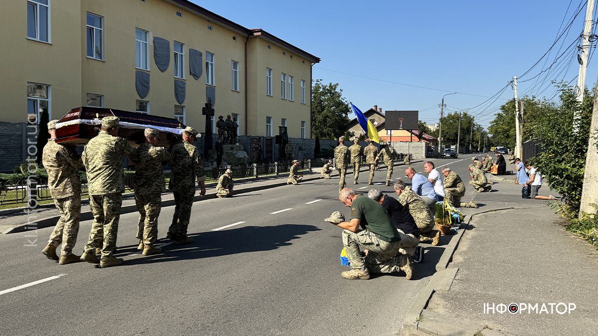 Коломияни зустріли скорботний кортеж з тілом воїна Юрія Алексєєва 3