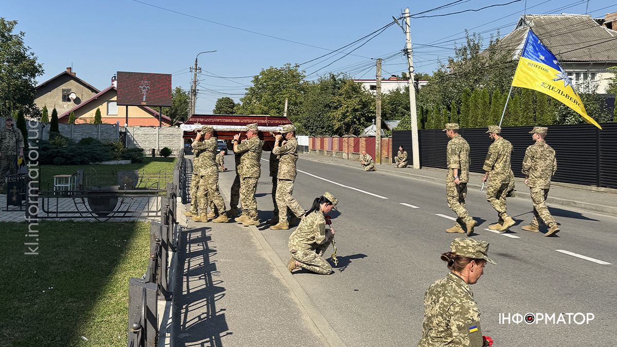 Коломияни зустріли скорботний кортеж з тілом воїна Юрія Алексєєва 5