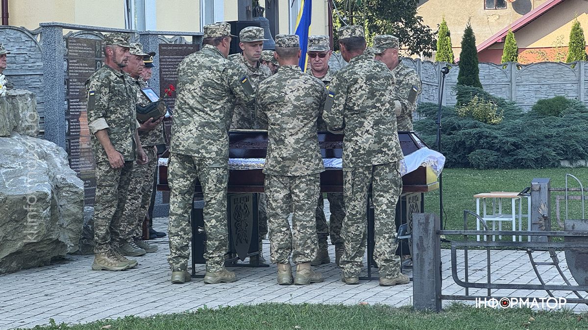 Коломияни зустріли скорботний кортеж з тілом воїна Юрія Алексєєва 6