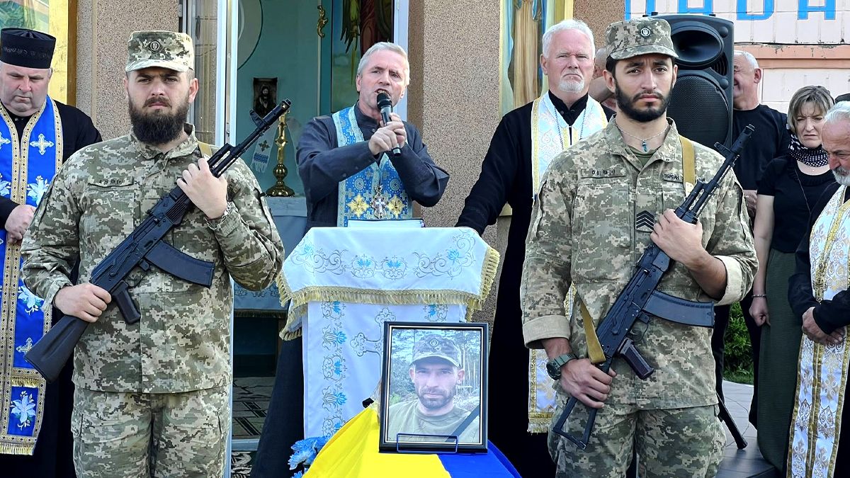 Городенківська громада провела в останню дорогу воїна Миколу Миронюка