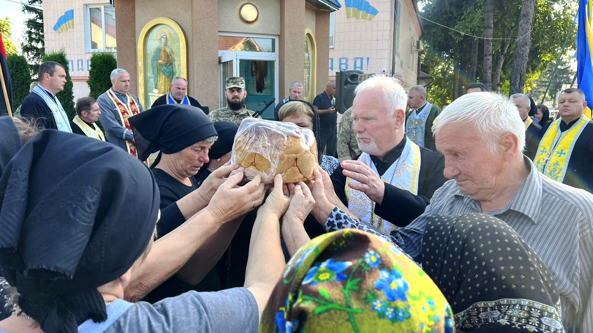 Городенківська громада провела в останню дорогу воїна Миколу Миронюка 2