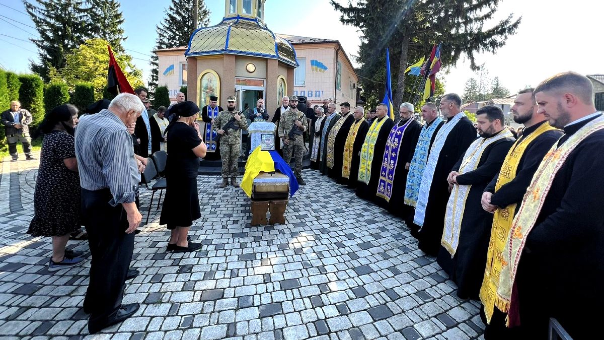 Городенківська громада провела в останню дорогу воїна Миколу Миронюка 3