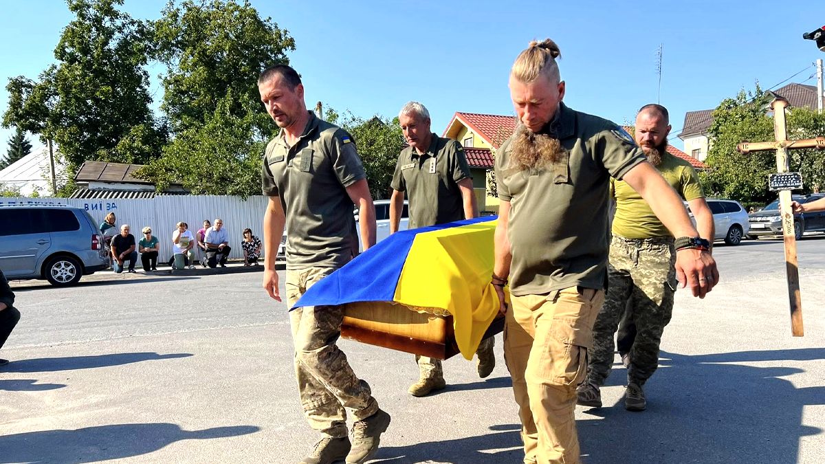 Городенківська громада провела в останню дорогу воїна Миколу Миронюка 5