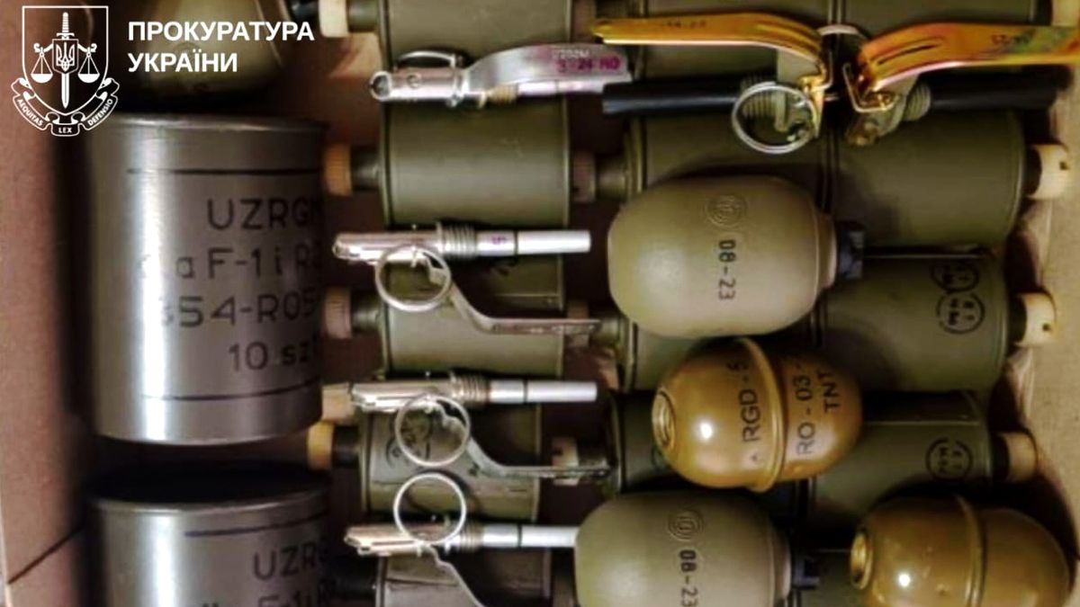 Мешканці Кооломийщини та Косівщини незаконно продавали гранати та вогнепальну зброю 2