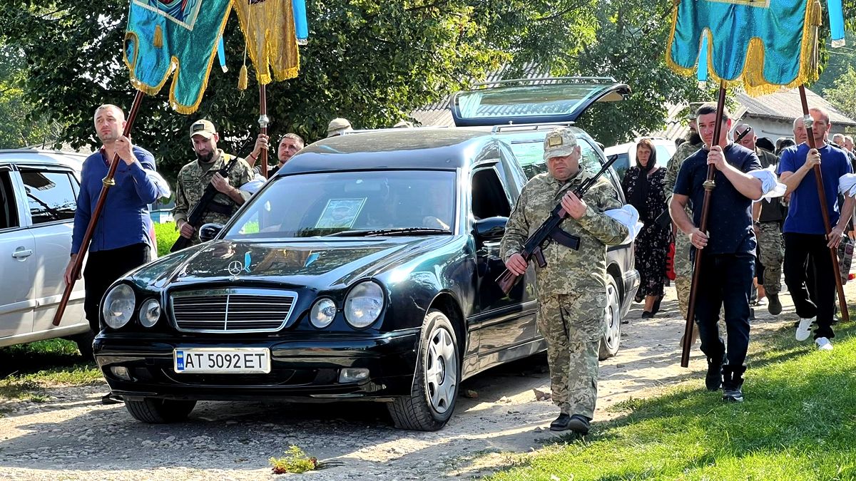 На Городенківщині пройшов чин похорону захисника Миколу Миронюка 5