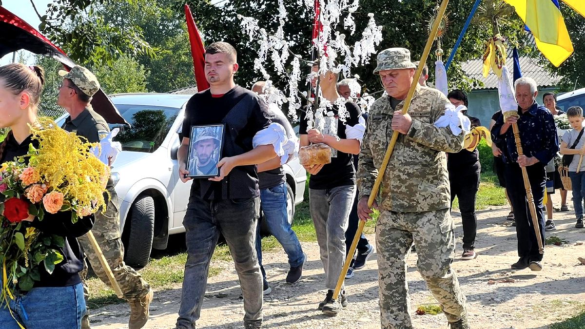 На Городенківщині пройшов чин похорону захисника Миколу Миронюка 4