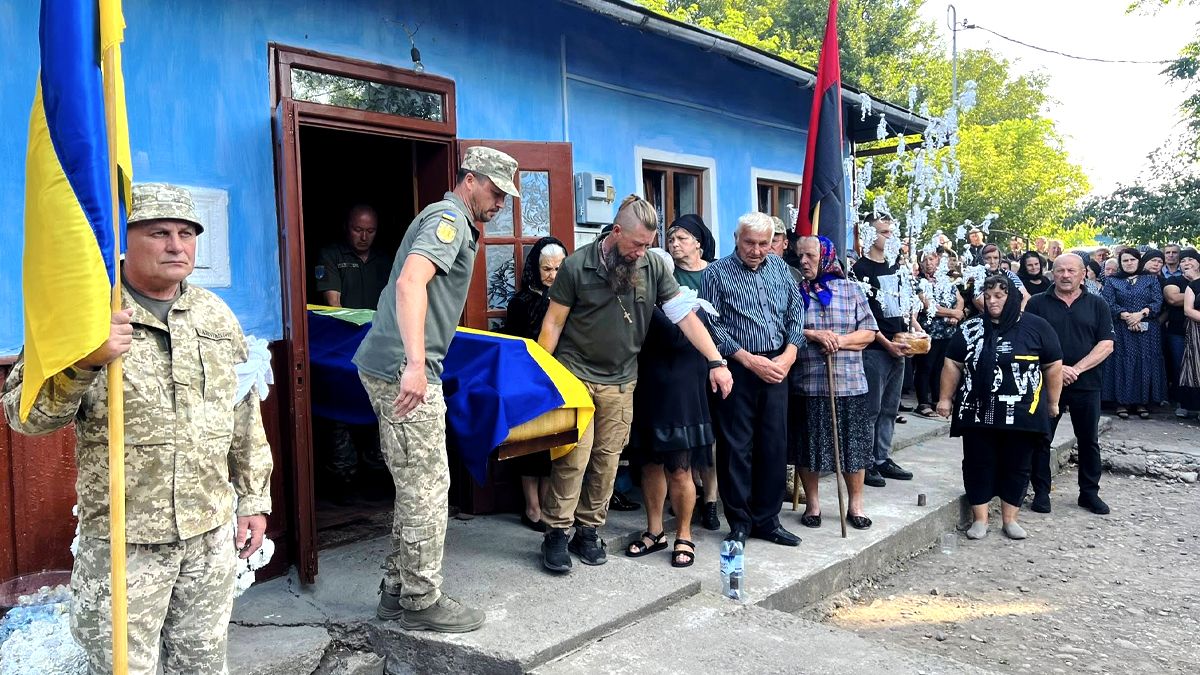 На Городенківщині пройшов чин похорону захисника Миколу Миронюка 1