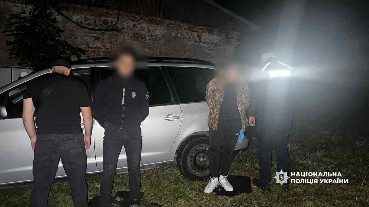 Двоє молодиків розтрощили рейсовий автобус у Ворохті