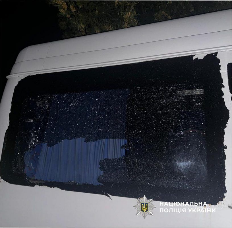 Двоє молодиків розтрощили рейсовий автобус у Ворохті 2