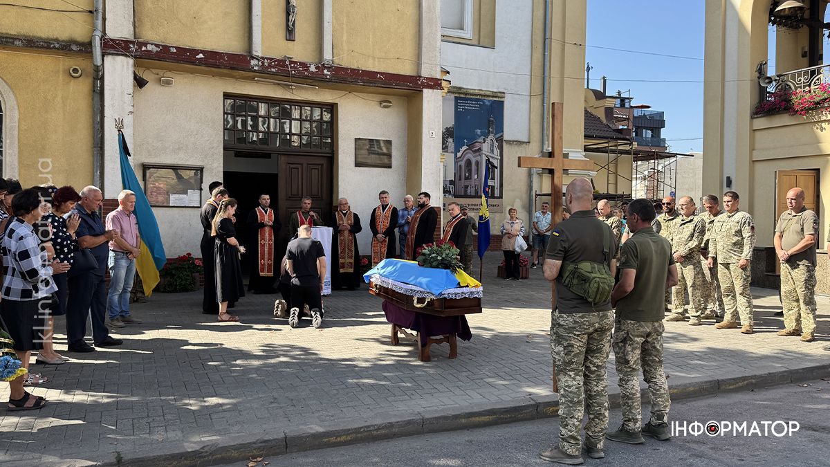 У Коломиї зустріли скорботний кортеж захисника Ігоря Торговцева 3