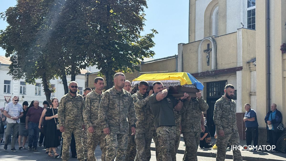 У Коломиї зустріли скорботний кортеж захисника Ігоря Торговцева 6