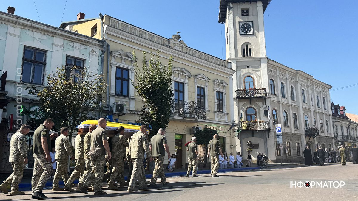 У Коломиї зустріли скорботний кортеж захисника Ігоря Торговцева 12