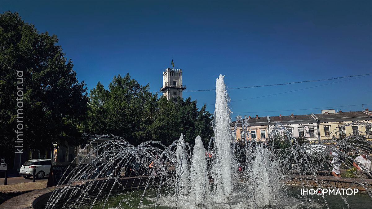 Коломия на роздоріжжі сезонів: фоторепортаж із серця міста